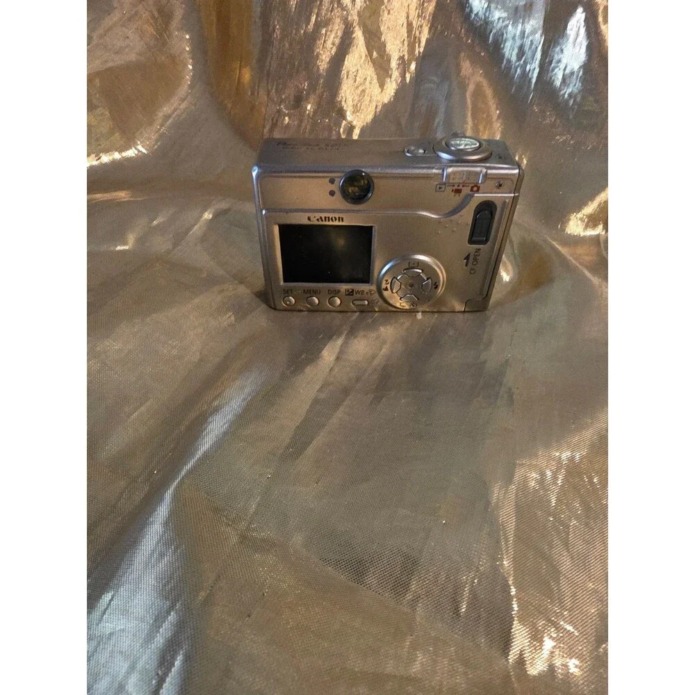 Canon PowerShot S230 PC1037 3.2 Megapixel Digital camera, Untested, No Battery